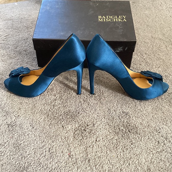 Badgley Mischka “Frank Teasat” 7.5 Satin Green Heel Open toe pump - Picture 2 of 8